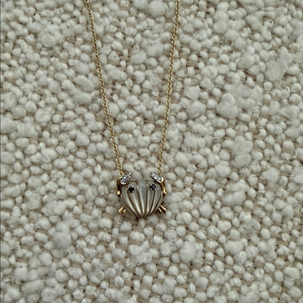 Yvonne Léon 9k Yellow Gold Mother Of Pearl Crab (Customized Pendant) - Picture 7 of 9